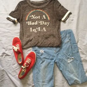 “Not A Bad Day In LA” graphic tee !🌈